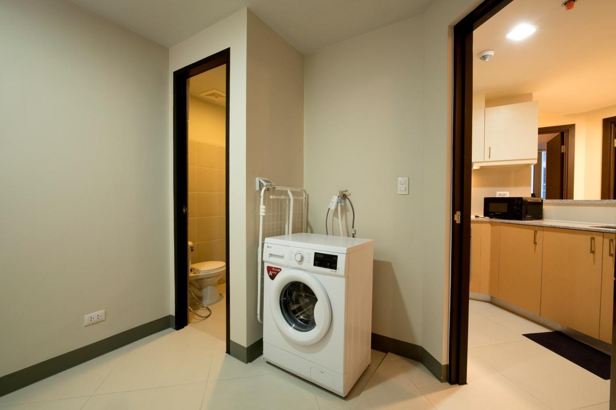 Uptown Parksuites Apartments Tower 2 Bgc By Ph Staycation 马尼拉 外观 照片