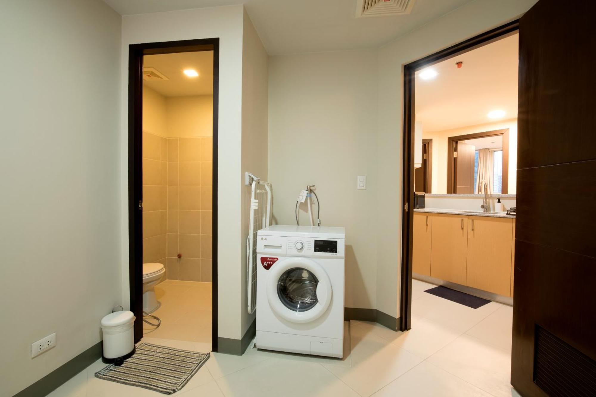 Uptown Parksuites Apartments Tower 2 Bgc By Ph Staycation 马尼拉 外观 照片