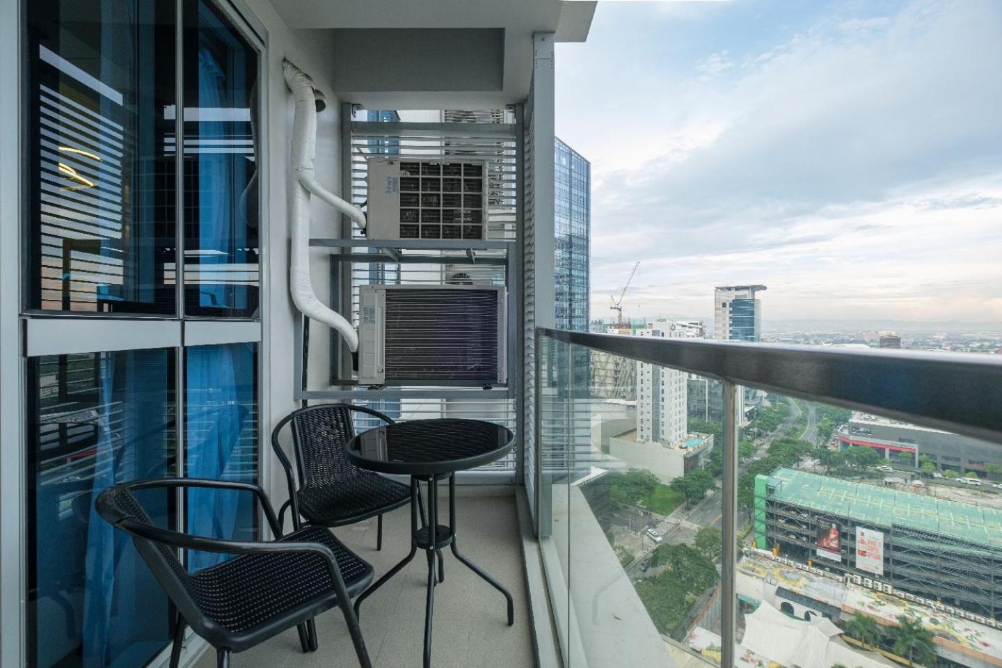 Uptown Parksuites Apartments Tower 2 Bgc By Ph Staycation 马尼拉 外观 照片